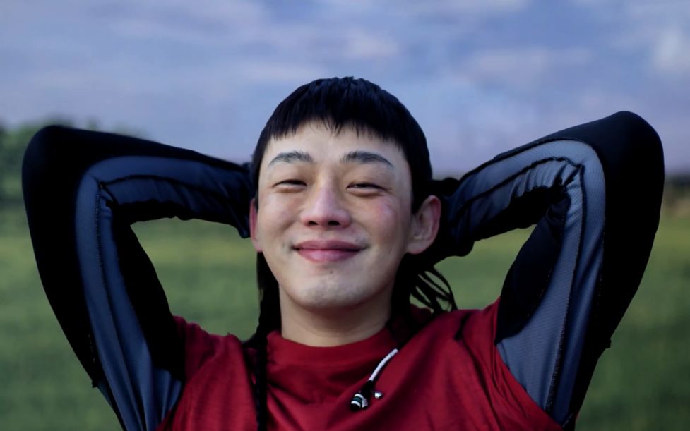 刘亚仁倾情出演新少年主唱黄昭允新单曲自由officialmv公开