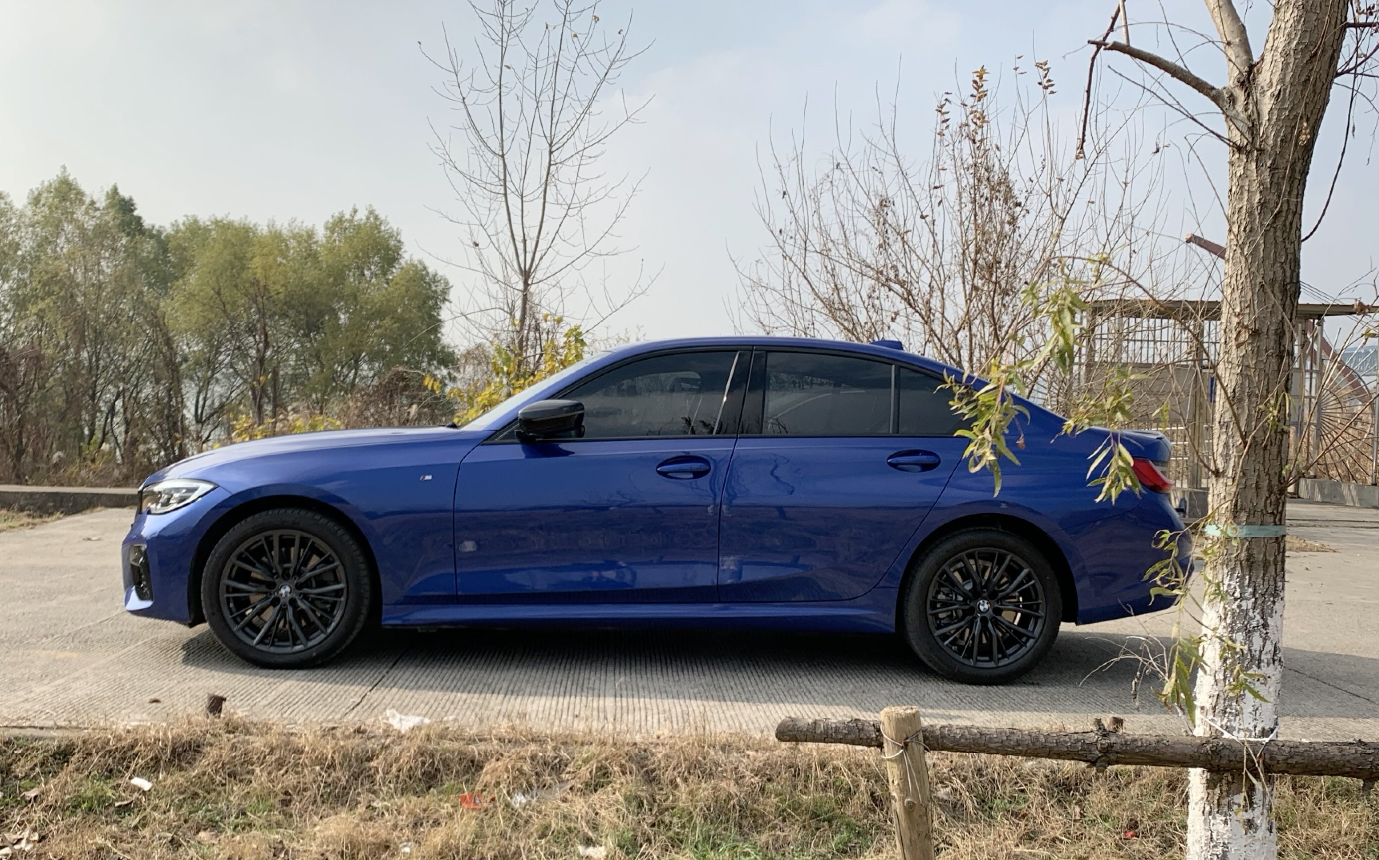 宝马3系 330i 波尔蒂芒蓝 结尾有彩蛋_哔哩哔哩_bilibili