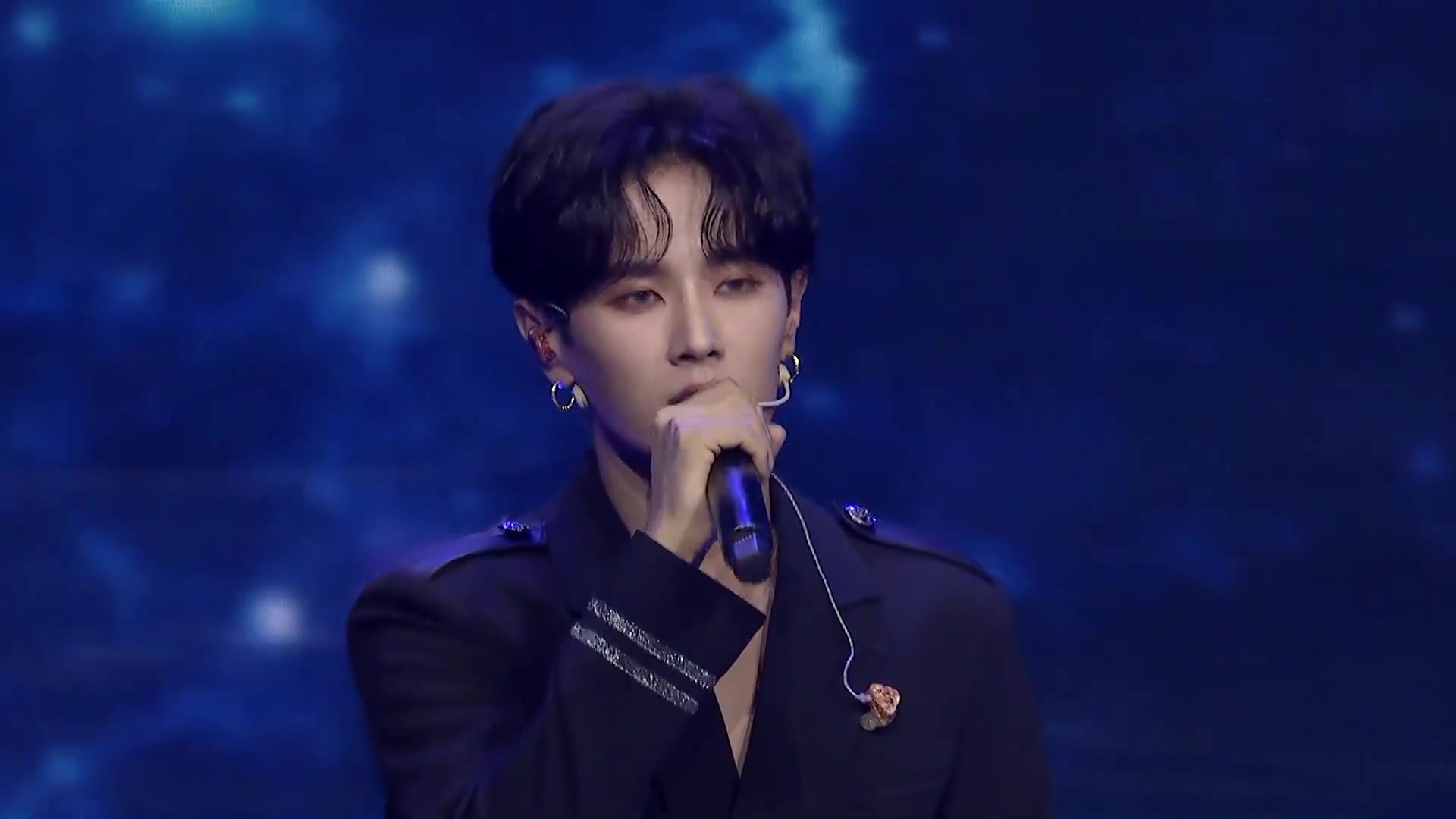 191116李汶翰bazaar明星慈善夜unine舞台表演海水不下坠butterflyse