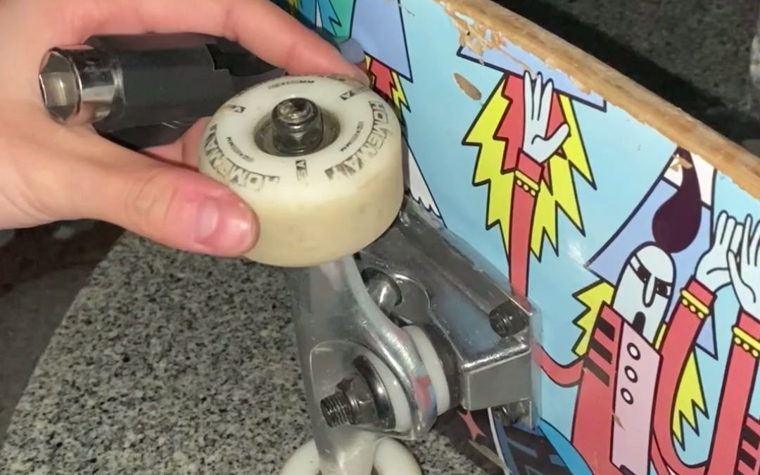 滑板的轮子怎么拆?_哔哩哔哩_bilibili