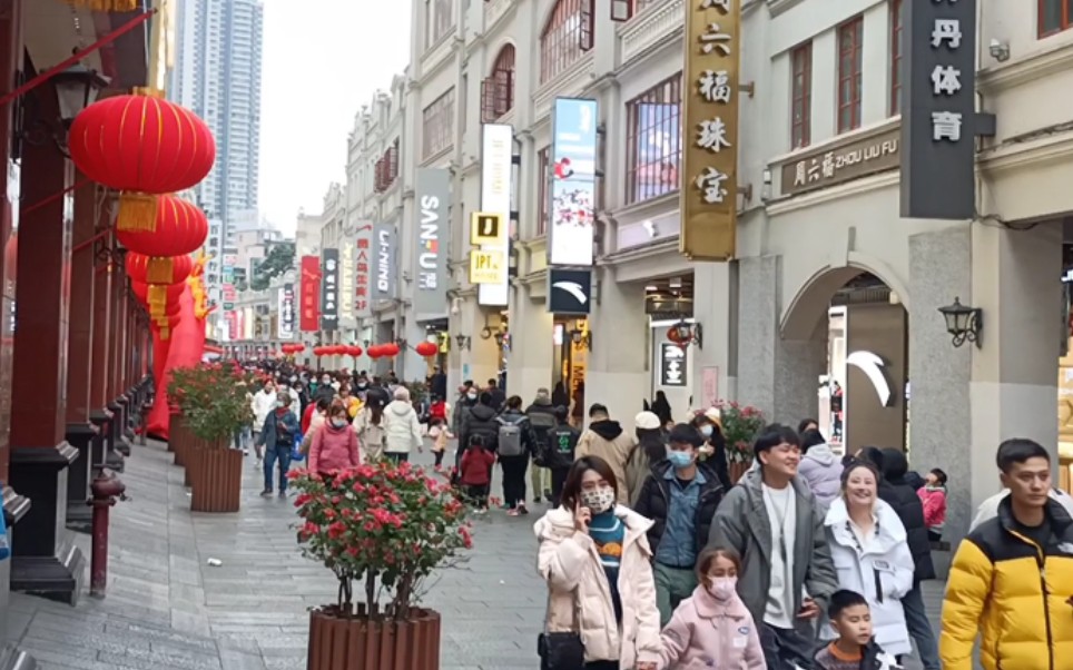 大年初三,南宁步行街有多热闹?进去看一下很意外!哔哩哔哩bilibili