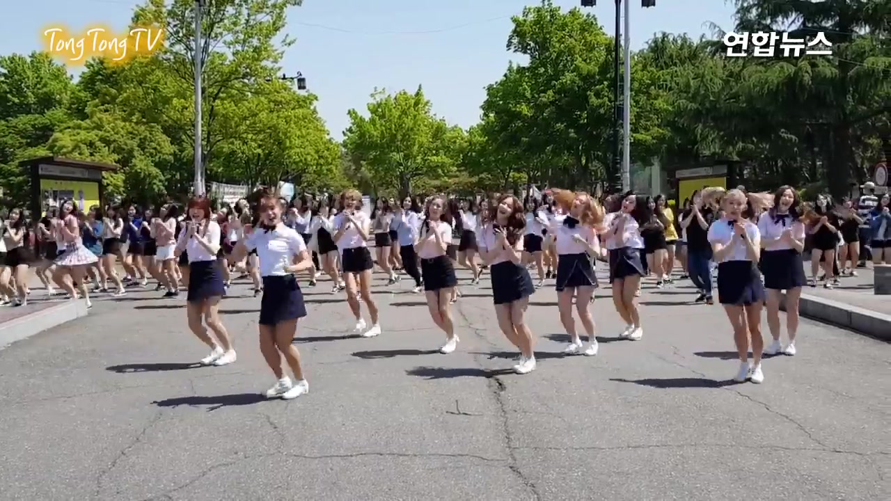 [图]MOMOLAND (Wonderful love, Flashmob)