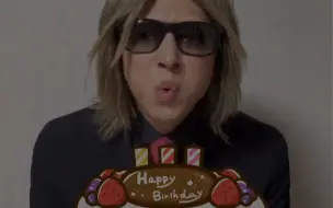 Скачать видео: （搞笑）模仿yoshiki给Toshl的生日祝福 （哈哈哈哈）