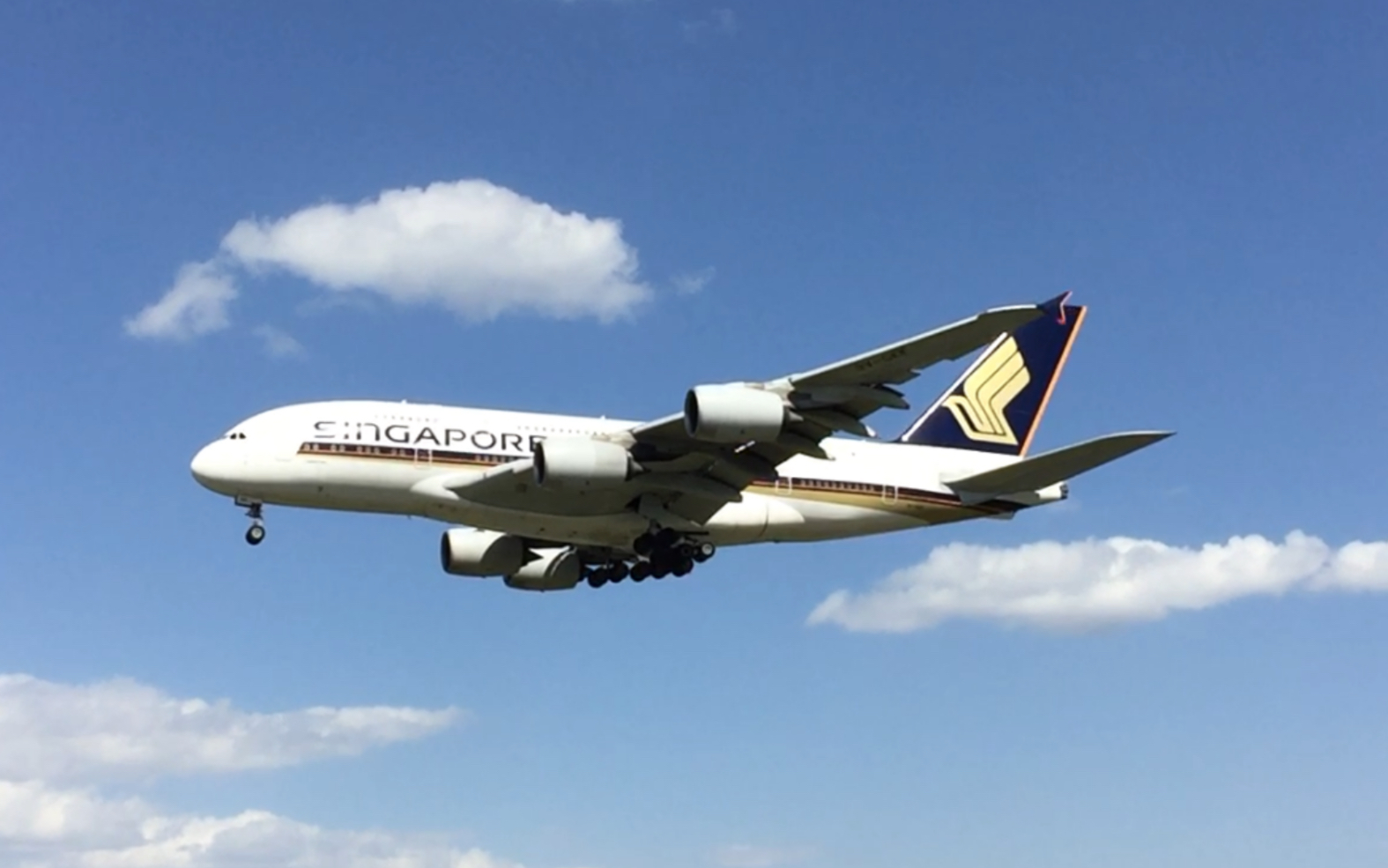 新加坡航空a380降落pek首都国际机场36r_哔哩哔哩 (゜-゜)つロ 干杯