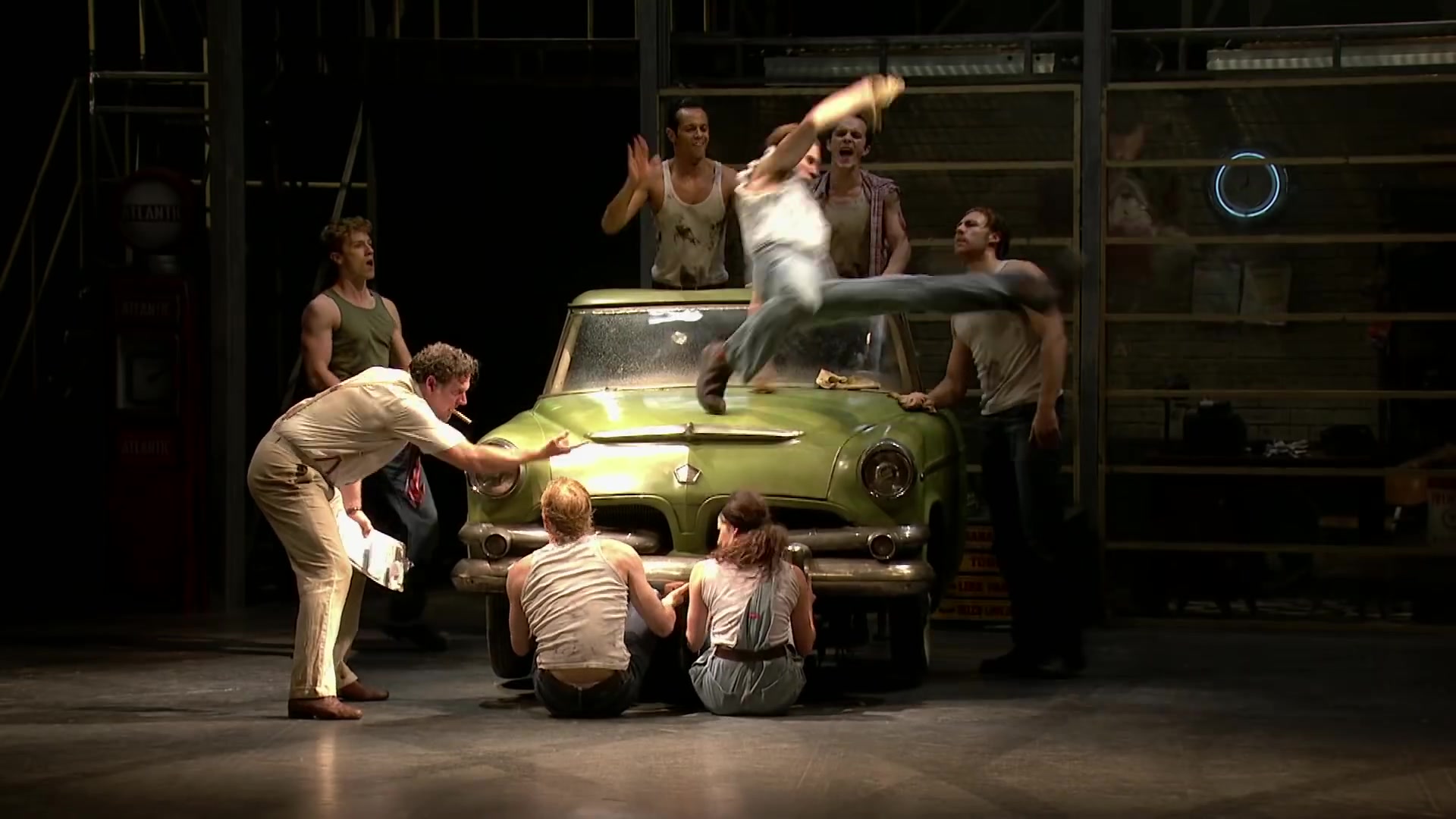 [图]Matthew Bourne's THE CAR MAN Cinema Trailer 2015