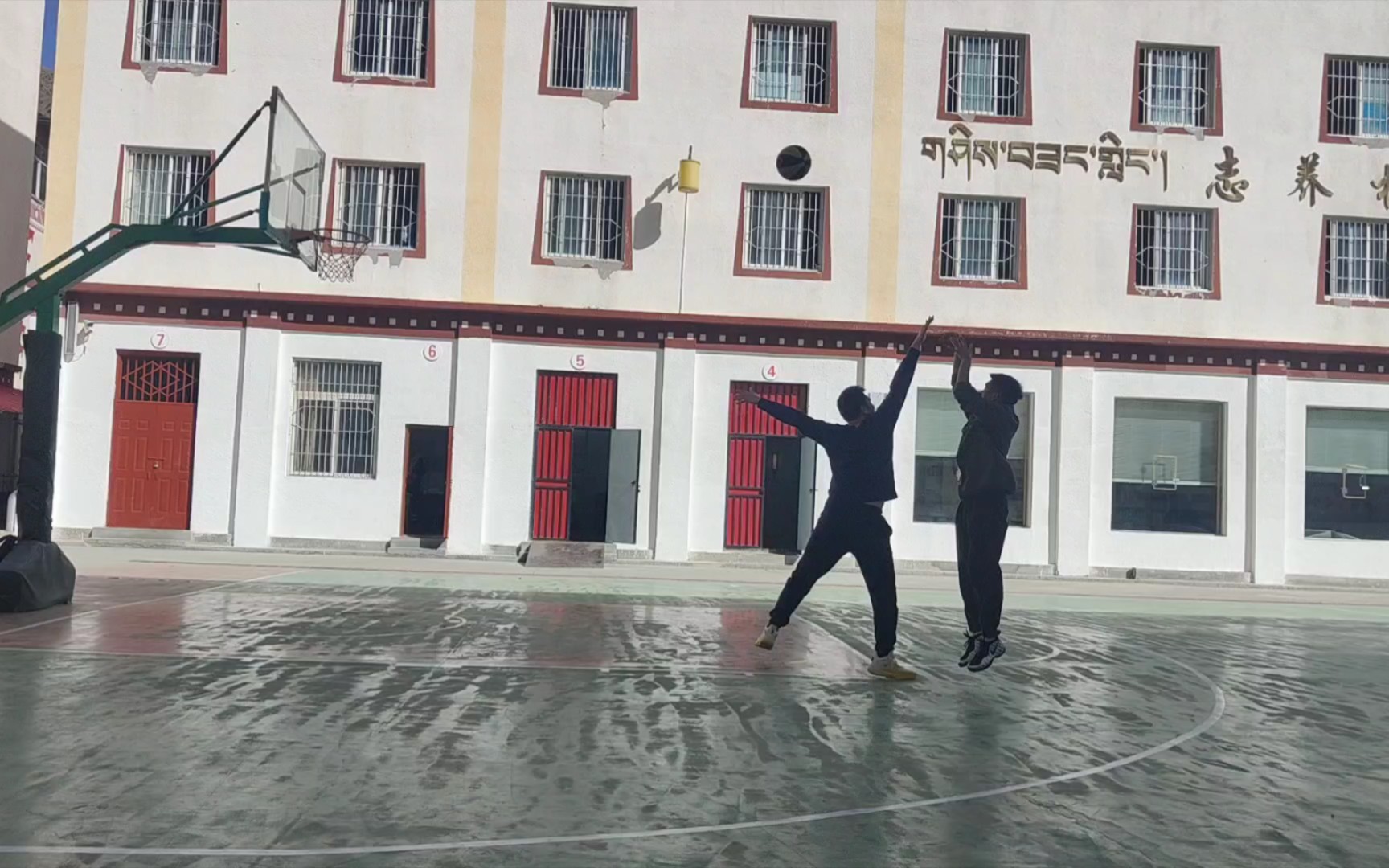 【壤塘vlog】成功拿下壤塘县中学前最年轻球员,果然未来是属于年轻人