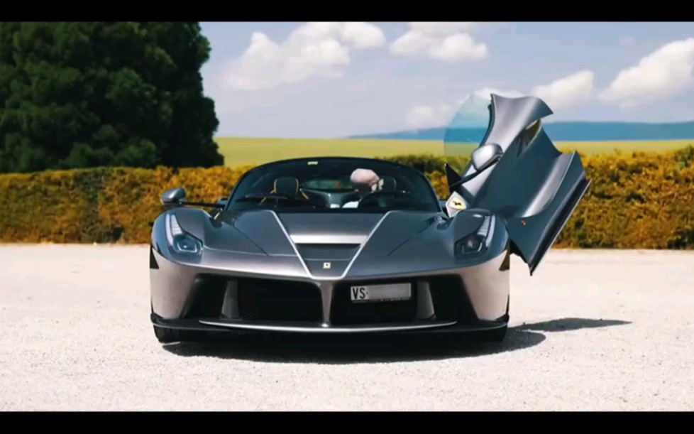 国外土豪测试银色 法拉利拉法 敞篷版