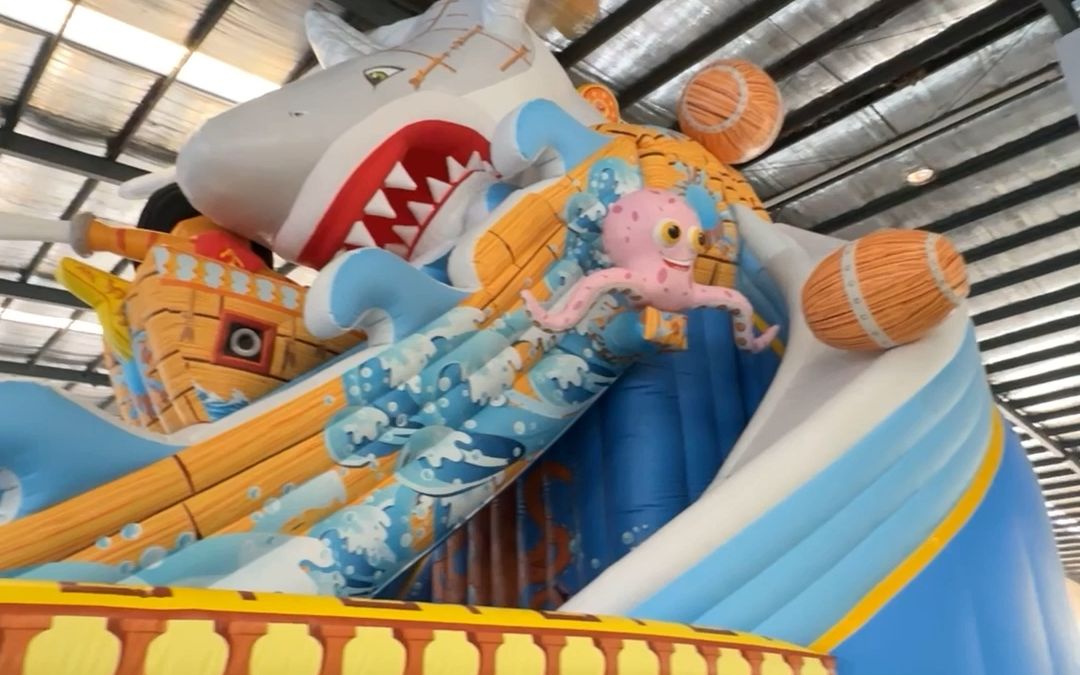 【打工人】今天车间生产的是鲨鱼大滑梯,出口西班牙,整个城堡都是海洋