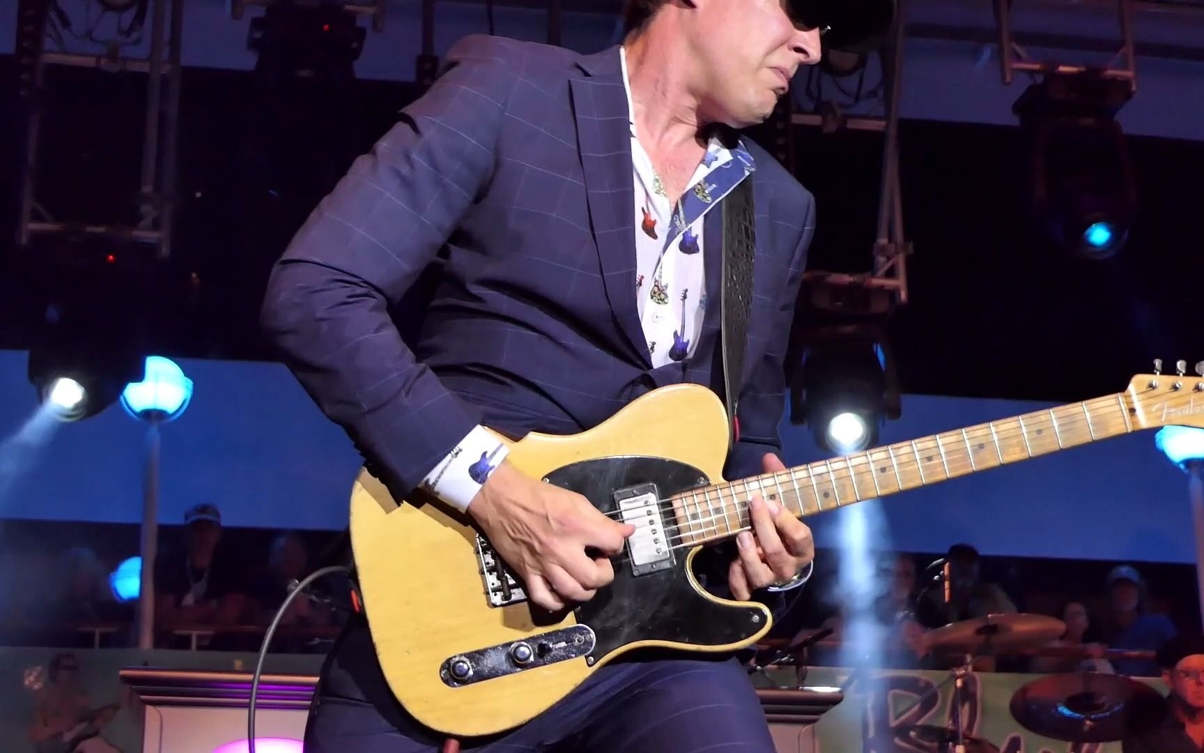 [图]Joe Bonamassa - How Many More Times - Pool Deck Show 2 - KTBA Cruise 2019