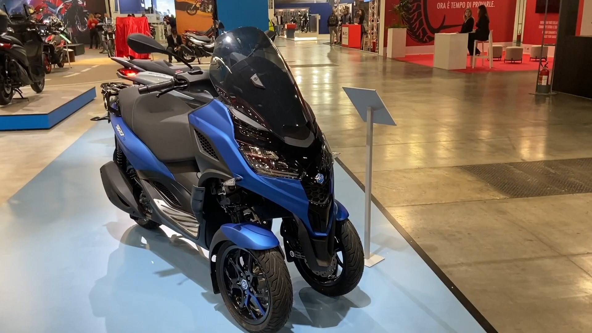 独特的倒三轮设计!2025款 全新Piaggio MP3 310 S 展车细节大赏哔哩哔哩bilibili