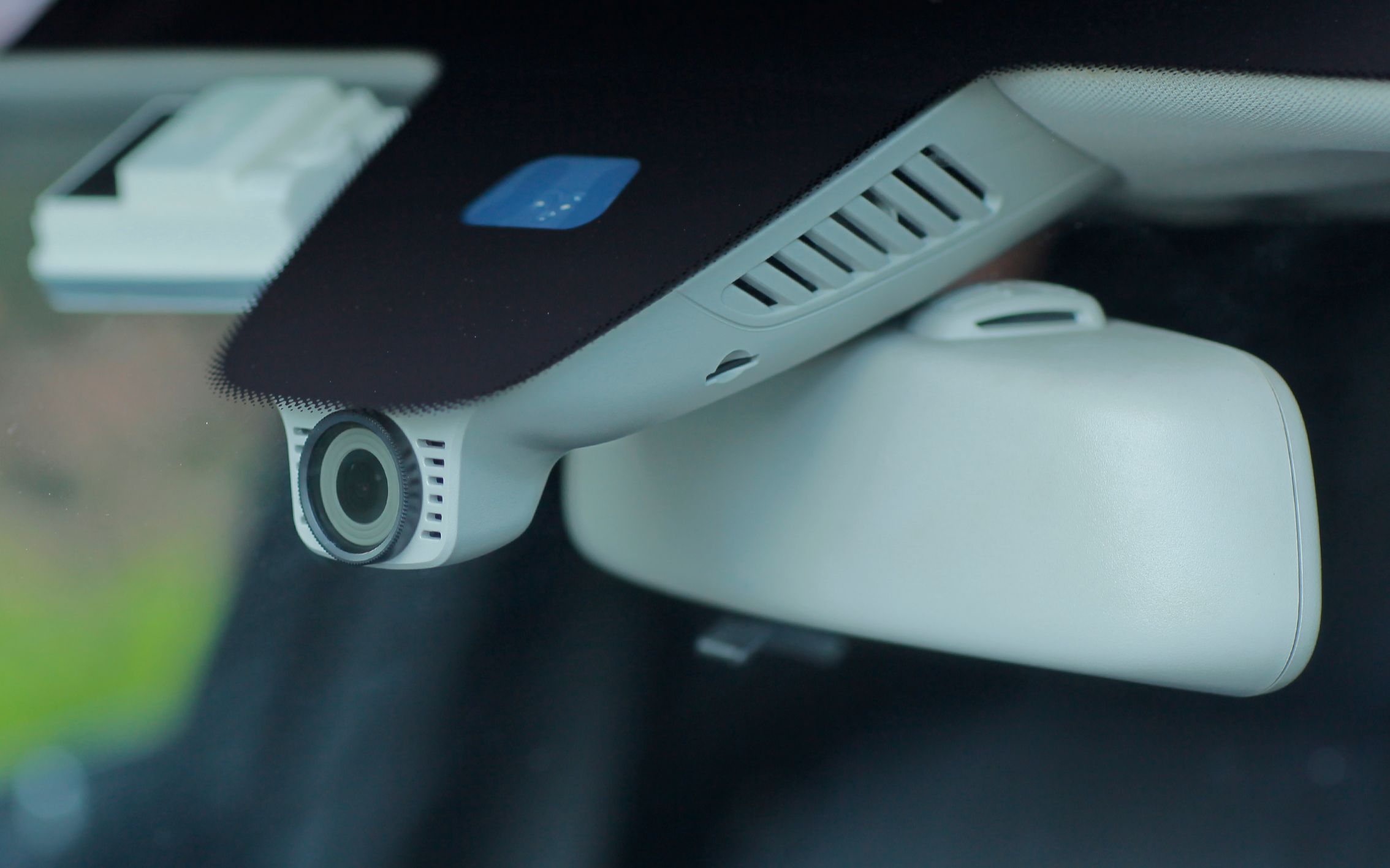 iro羿龙t93奔驰c级e级glc级专用行车记录仪主机安装视频