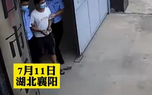 Download Video: 男子刑满释放刚出看守所大门，无缝衔接换了个手铐，因诈骗又被另一地警方带走