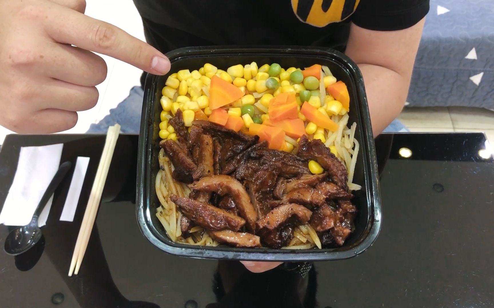 挑战外卖平台单价最低的牛排饭,只要6块钱一份,味道真的很难吃吗?