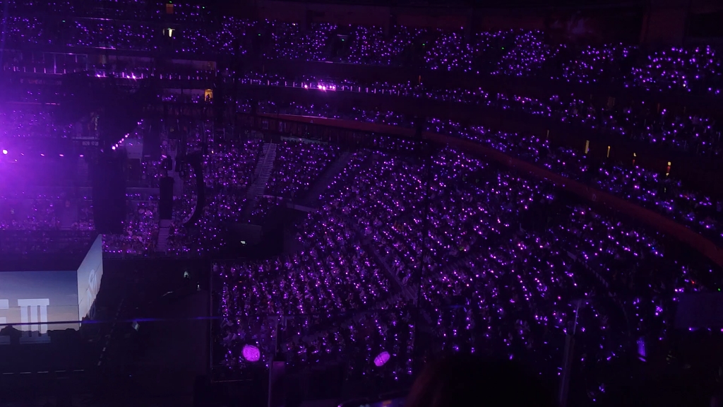 张艺兴演唱会紫海!啊啊啊啊啊泰酷拉!