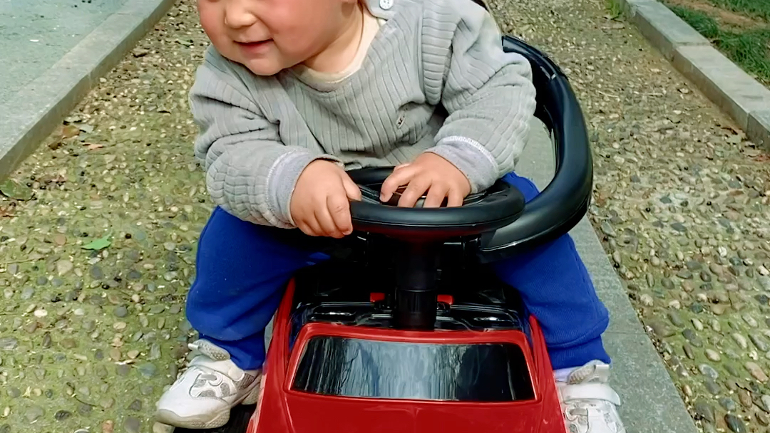 活动  当我今天推着车,一小胖娃要上我的车,然后