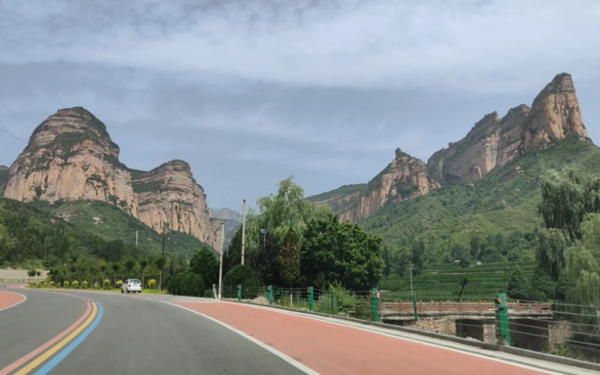 中太行山的风景超级震撼,因地势险要,八路军在这把日本人打残了哔哩哔哩bilibili