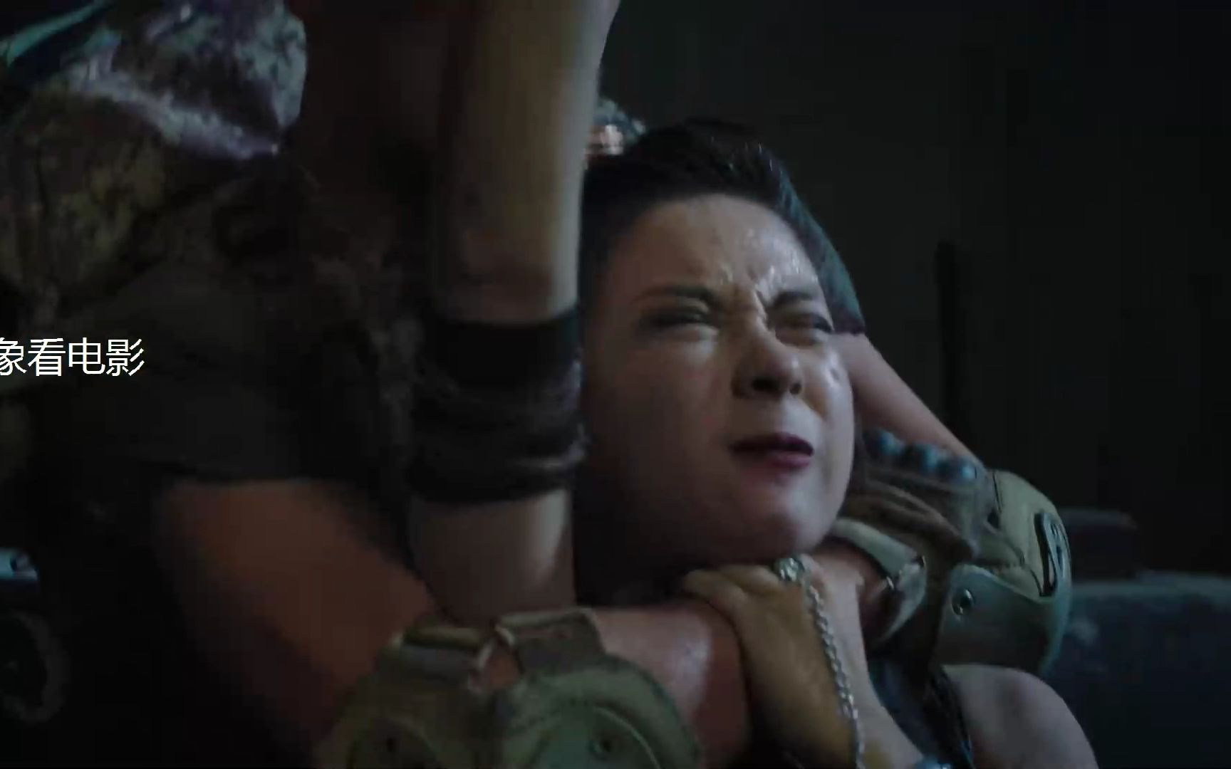 性感皮衣女反派被活活勒死