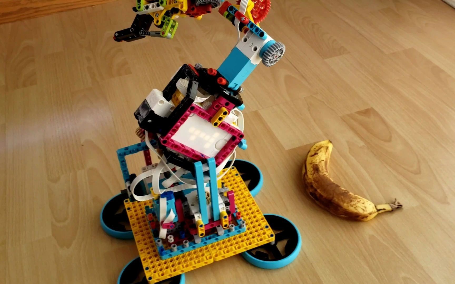 lego spike作品 -《六轴机械爪》- 乐高机器人抓香蕉_哔哩哔哩 (゜-゜