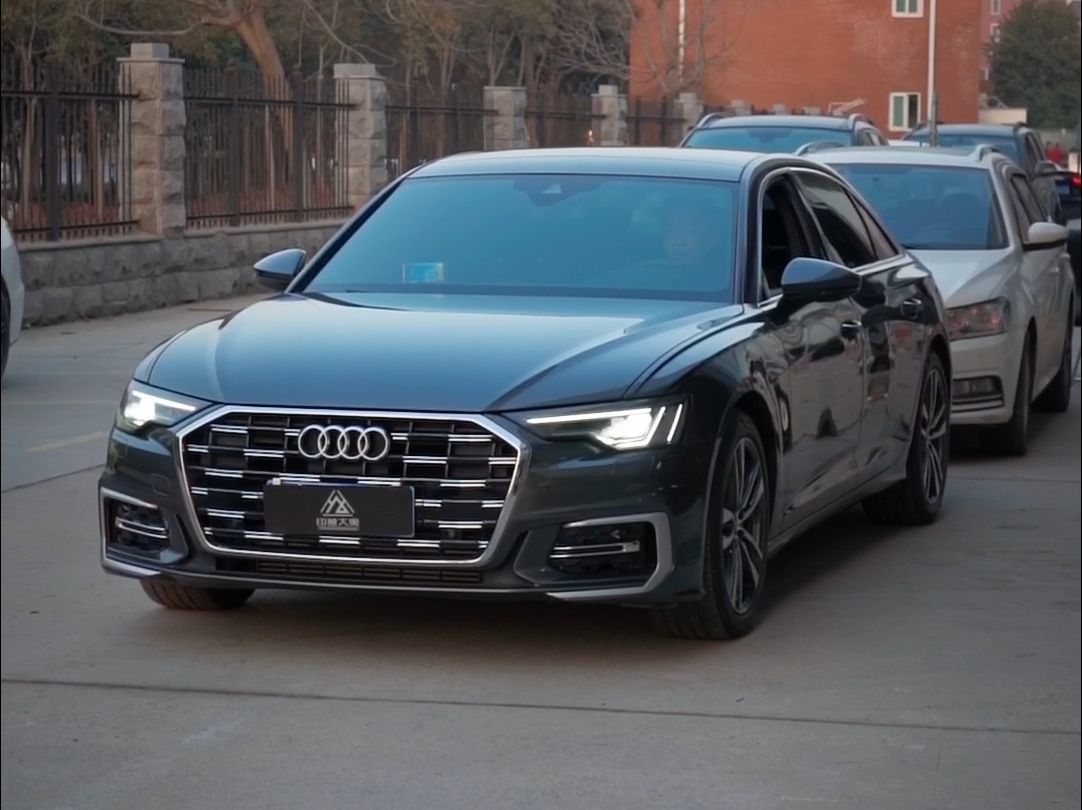 奥迪a6l天云灰老款改新款,简简单单过新年!