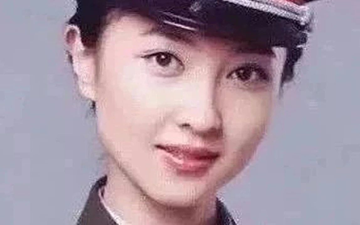 [图]六名女兵唱响经典《相逢是首歌》