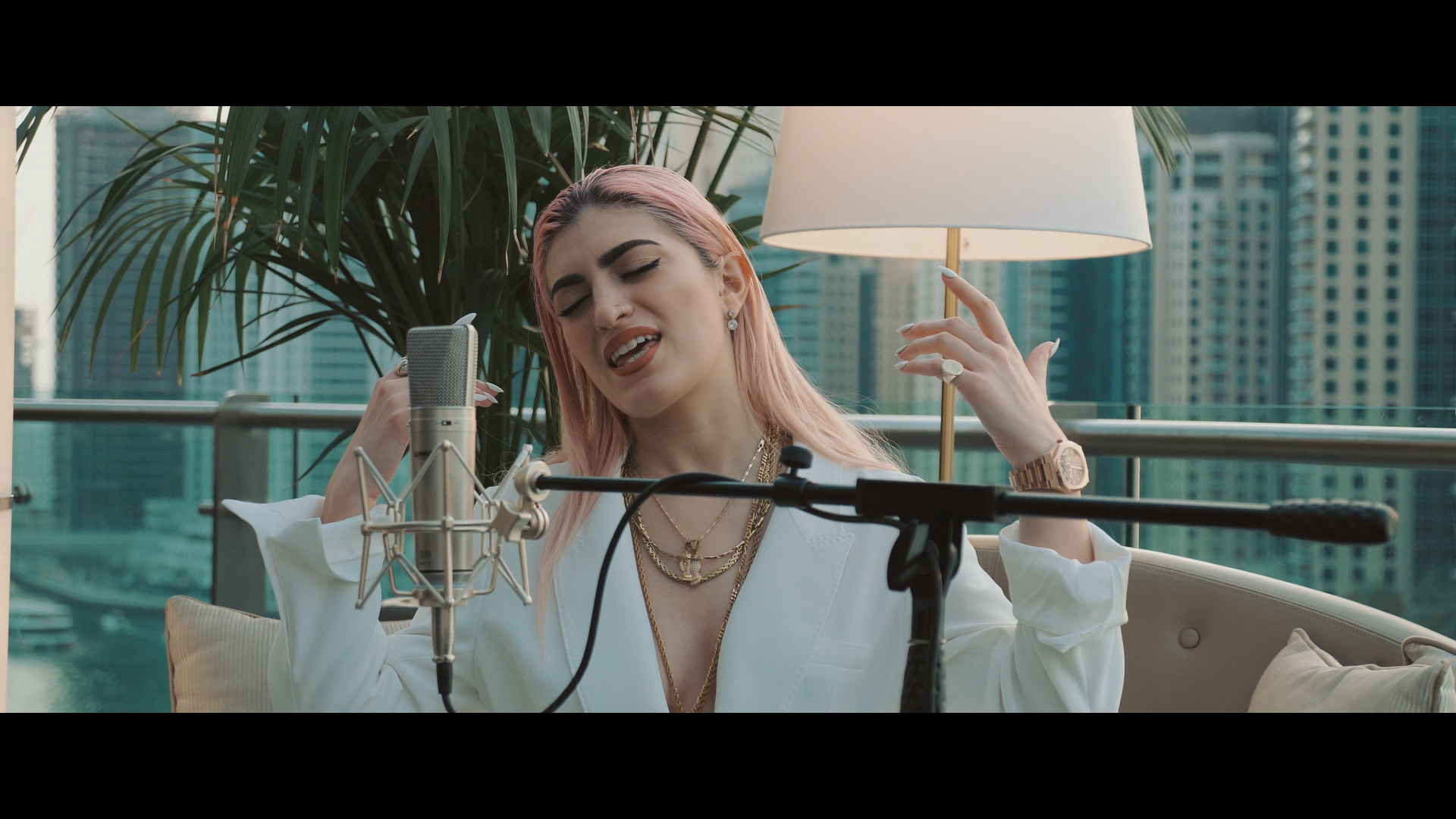drink (acoustic version in dubai) - roshelle