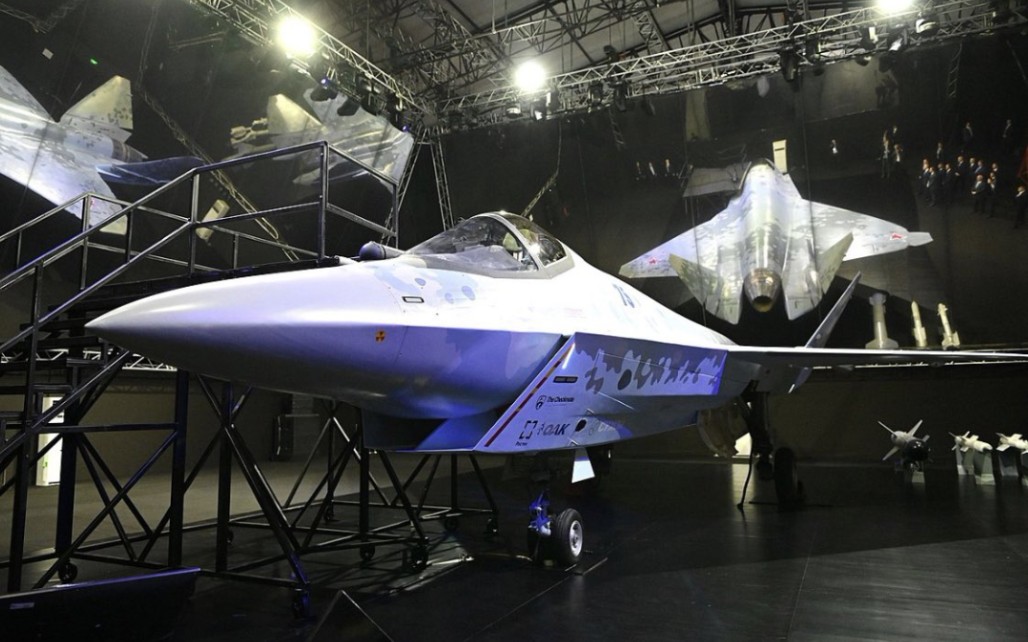 俄罗斯"Шах и Мат(将死)"苏-75隐形轻型多用途战斗机的揭幕