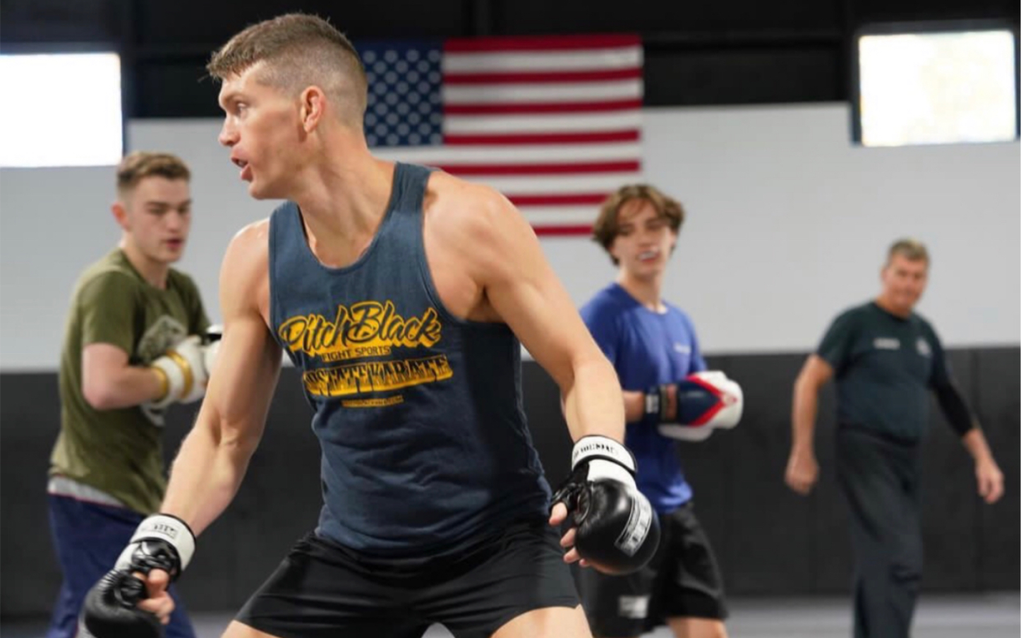 【ufc】"神奇小子"汤普森细节教学如何布署一次很棒的转身后摆踢