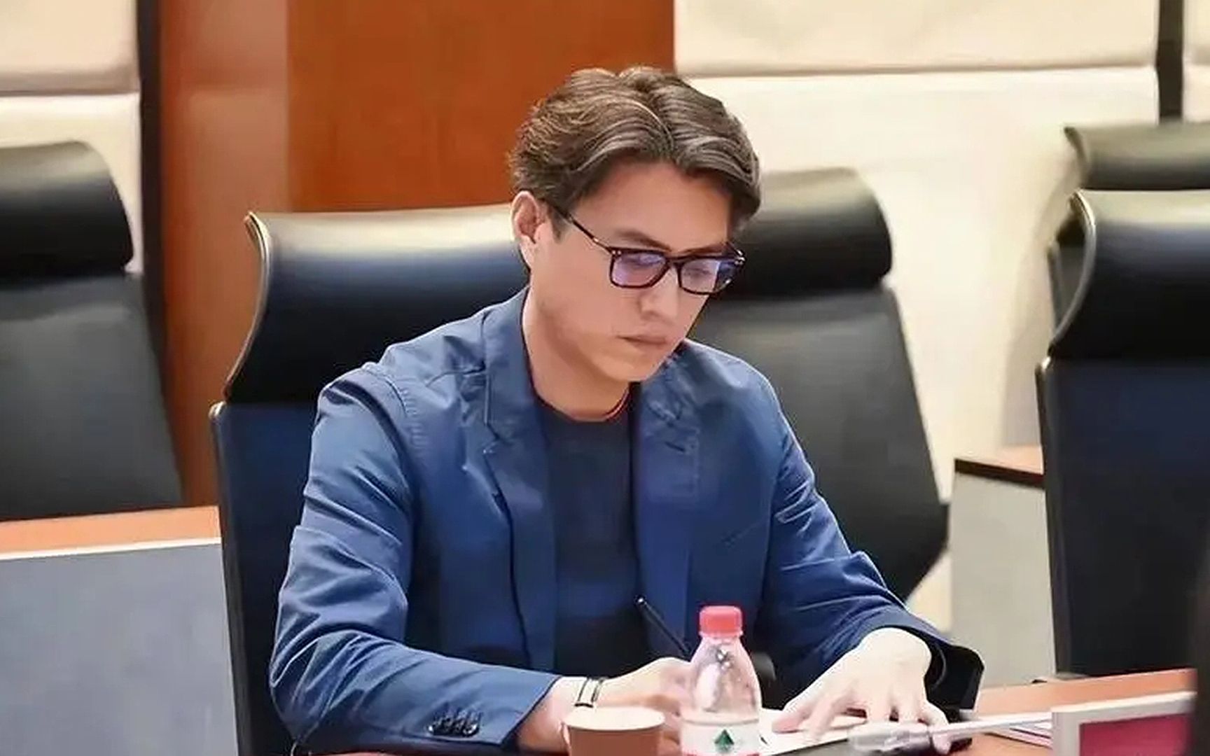 演员靳东的父亲是父亲图片