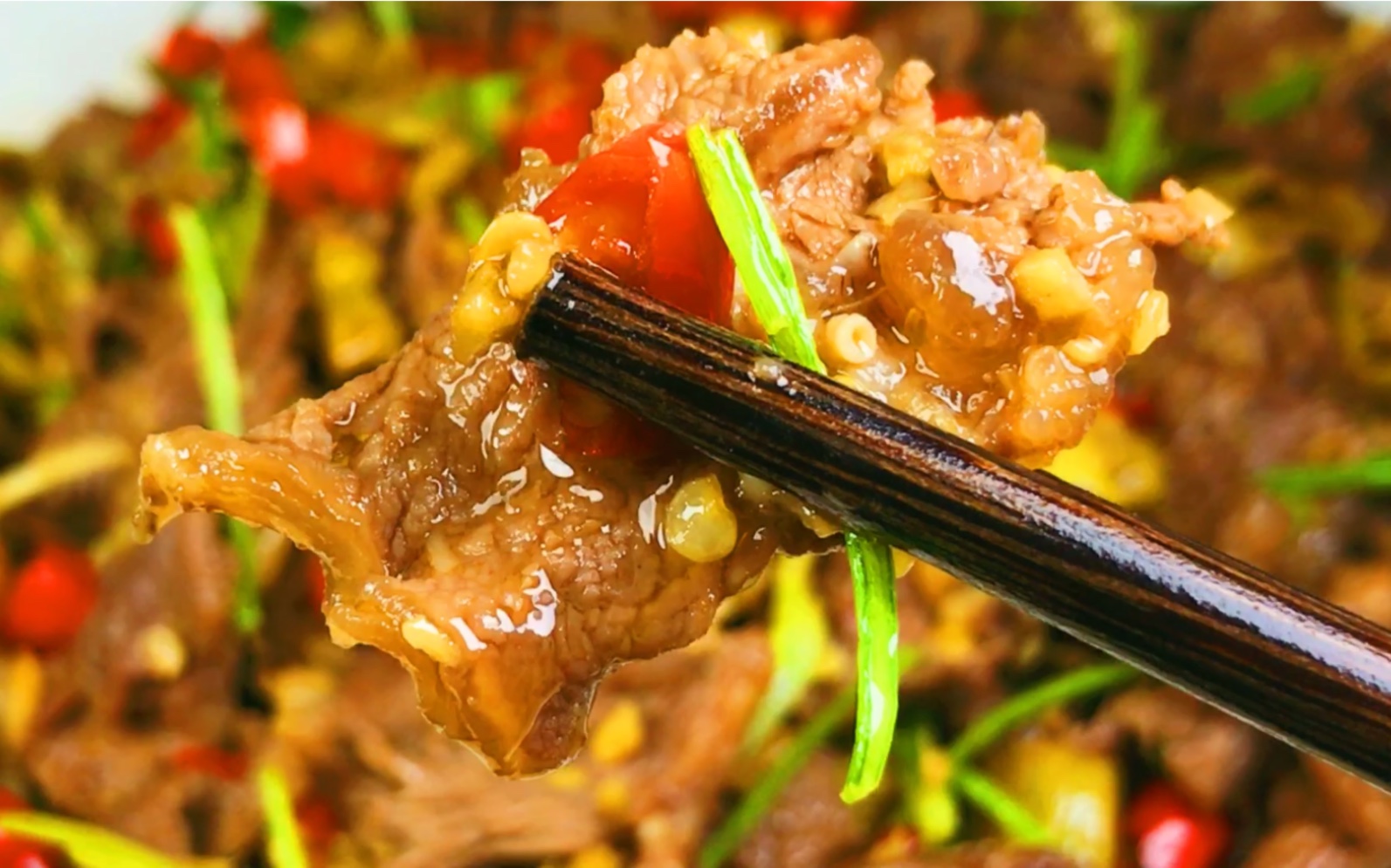 过年待客硬菜农家小炒黄牛肉色香味俱全下酒下饭必不可少最近在操办老