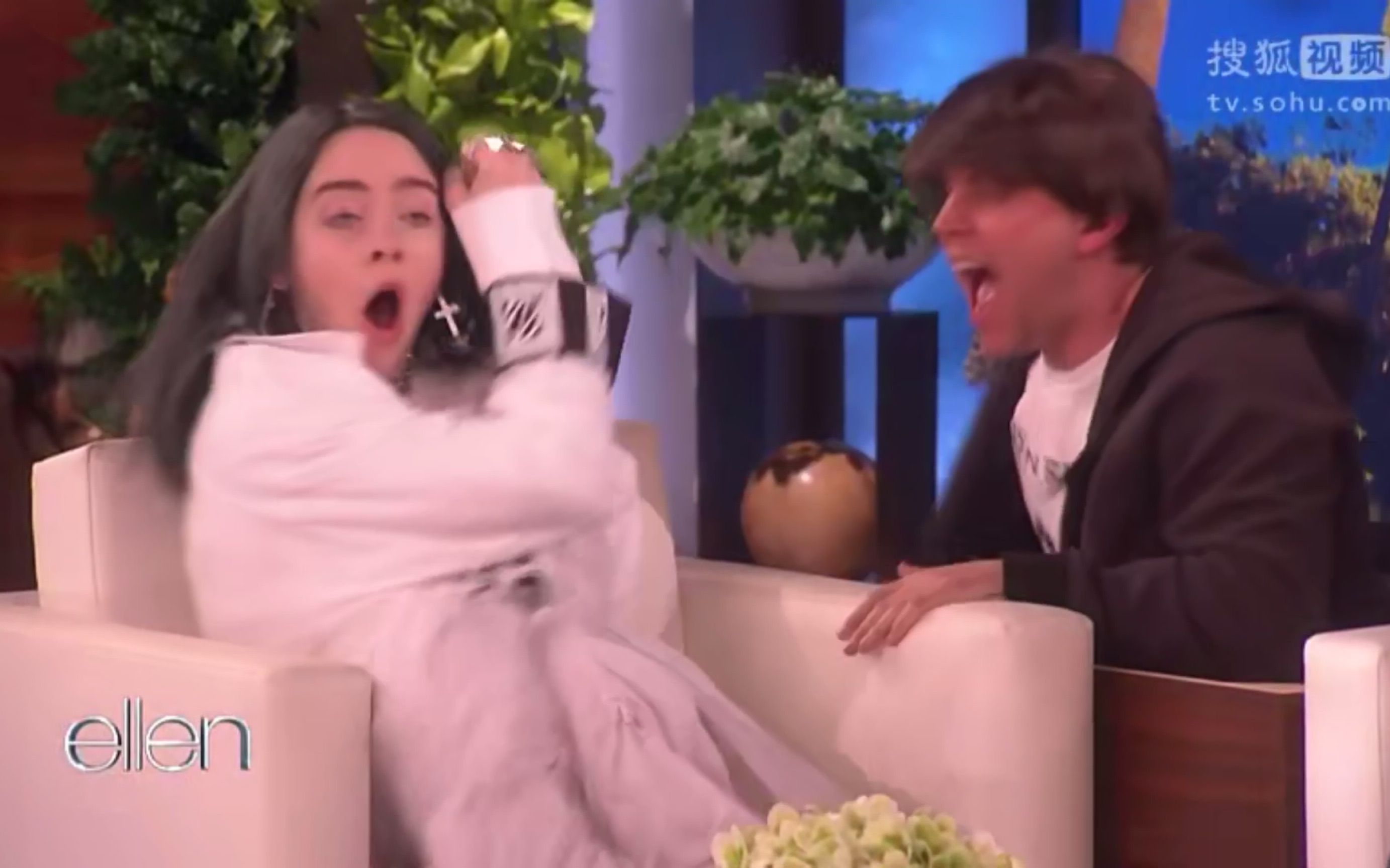 [图]【Billie Eilish】碧梨做客艾伦秀被吓片段，是比伯迷妹无误了！