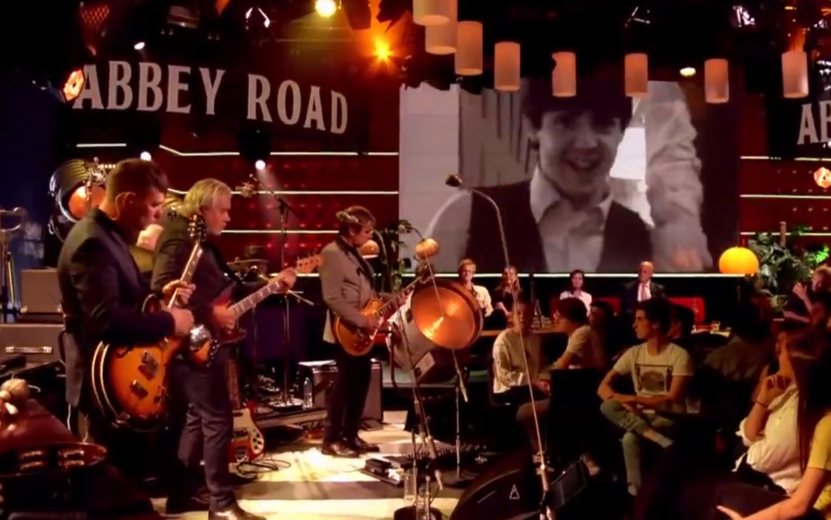 [图]披头士金色梦乡组曲 - Golden Slumbers & Carry That Weight & The End - Abbey Road Beatles