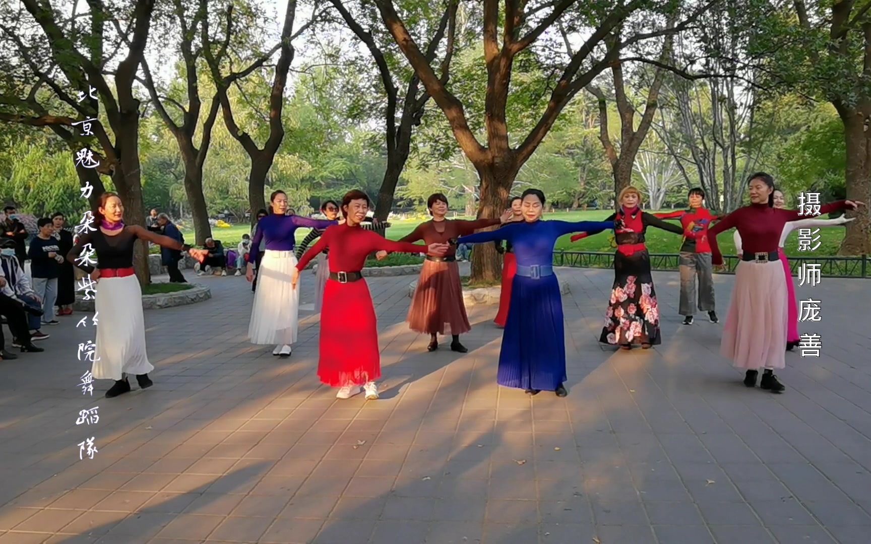 [图]《我的玫瑰卓玛拉》北京魅力朵朵紫竹院舞蹈队表演