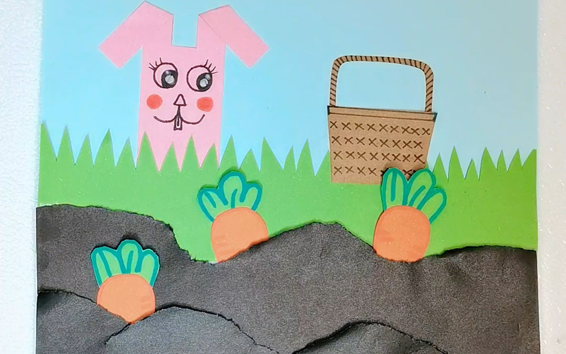 【创意手工】用卡纸就能做出动态的小兔子拔萝卜