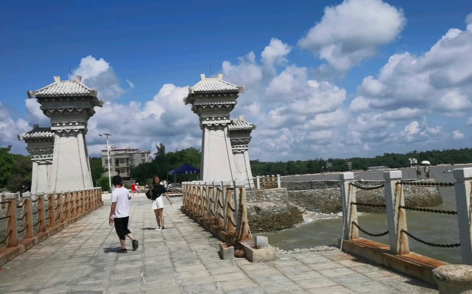 广西钦州三娘湾海滩之门,这里人少不堵车风景优美就是海水不清