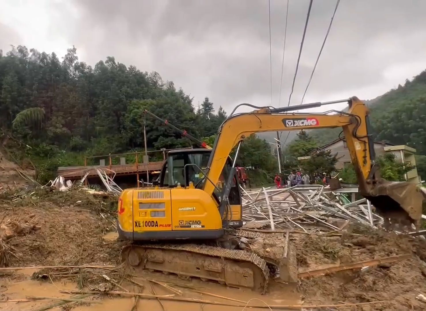 湖南衡阳南岳区一地发生山体滑坡,中国安能专业救援力量已经抵达现场开展救援.(刘俊超、曾光)哔哩哔哩bilibili