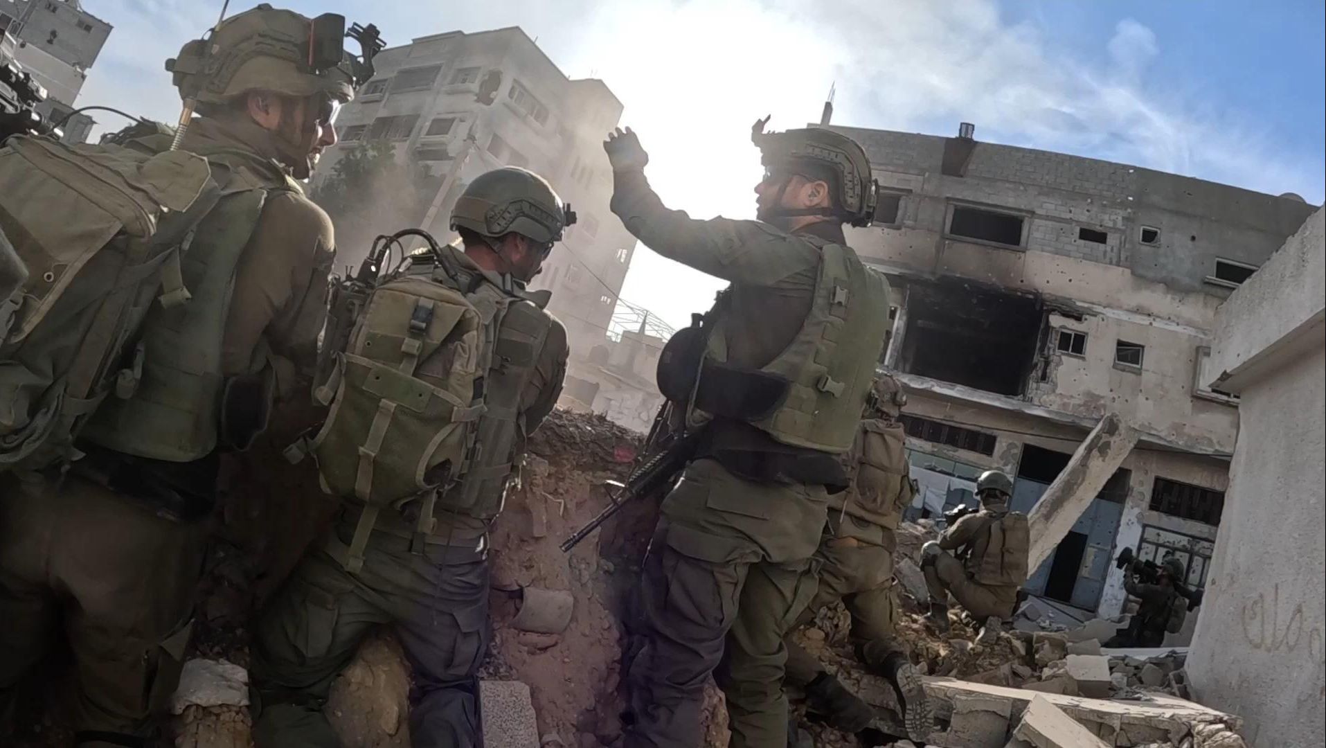 单方面的枪林弹雨!以色列军队近日在加沙地区的巷战实况