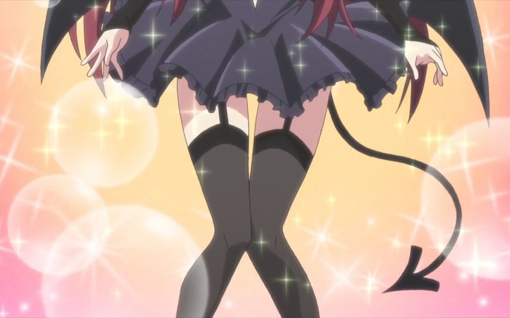 小邪神亲手为百合铃打造cos服,却嫌她是飞机场,皮又痒了