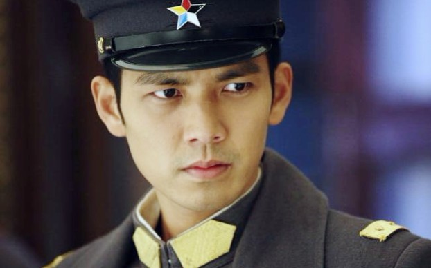 【军装群像】民国军装男神混剪|寂寞画鸳鸯相望,是我在做多情种_哔哩