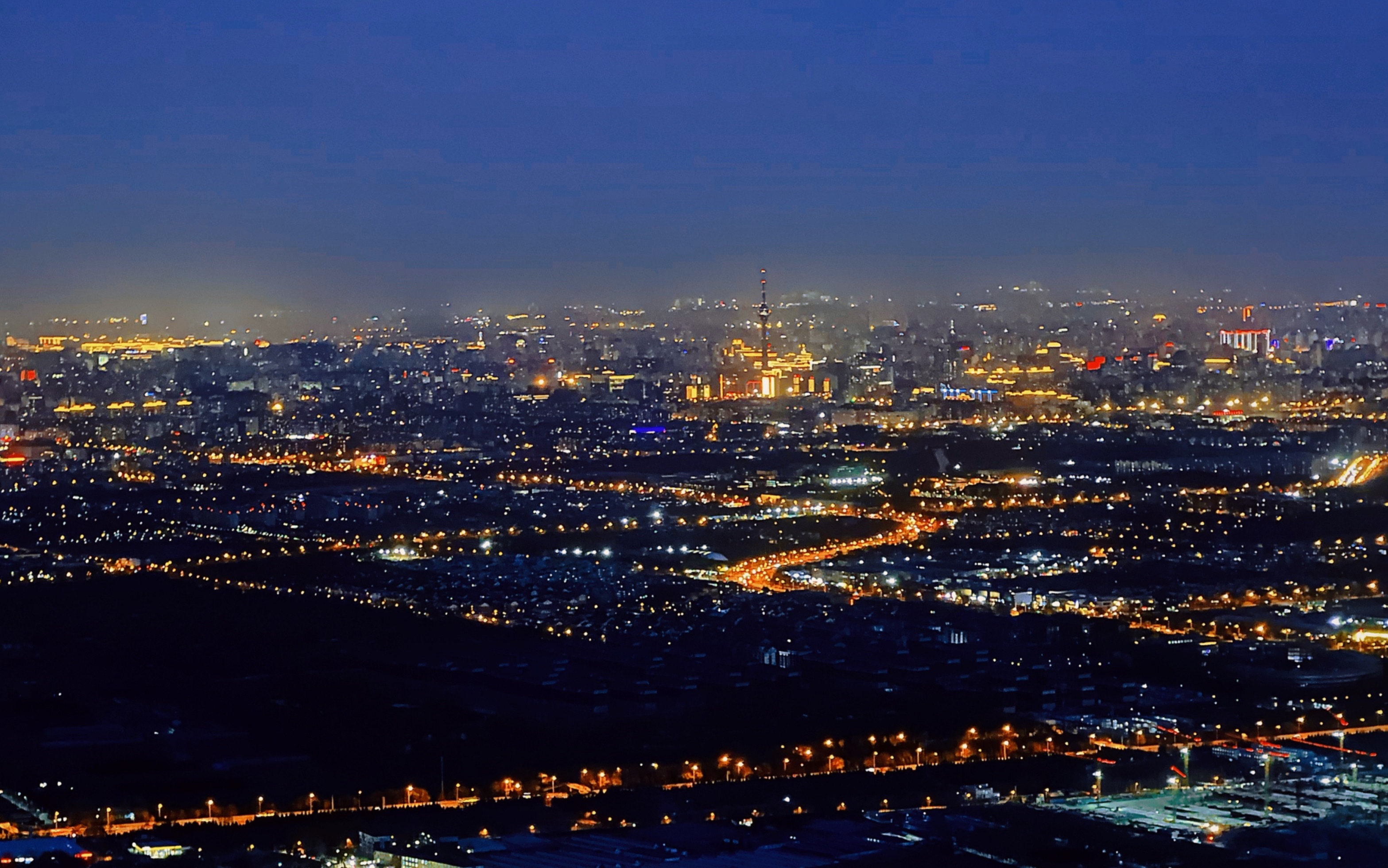 北京西山鬼笑石俯瞰夜景