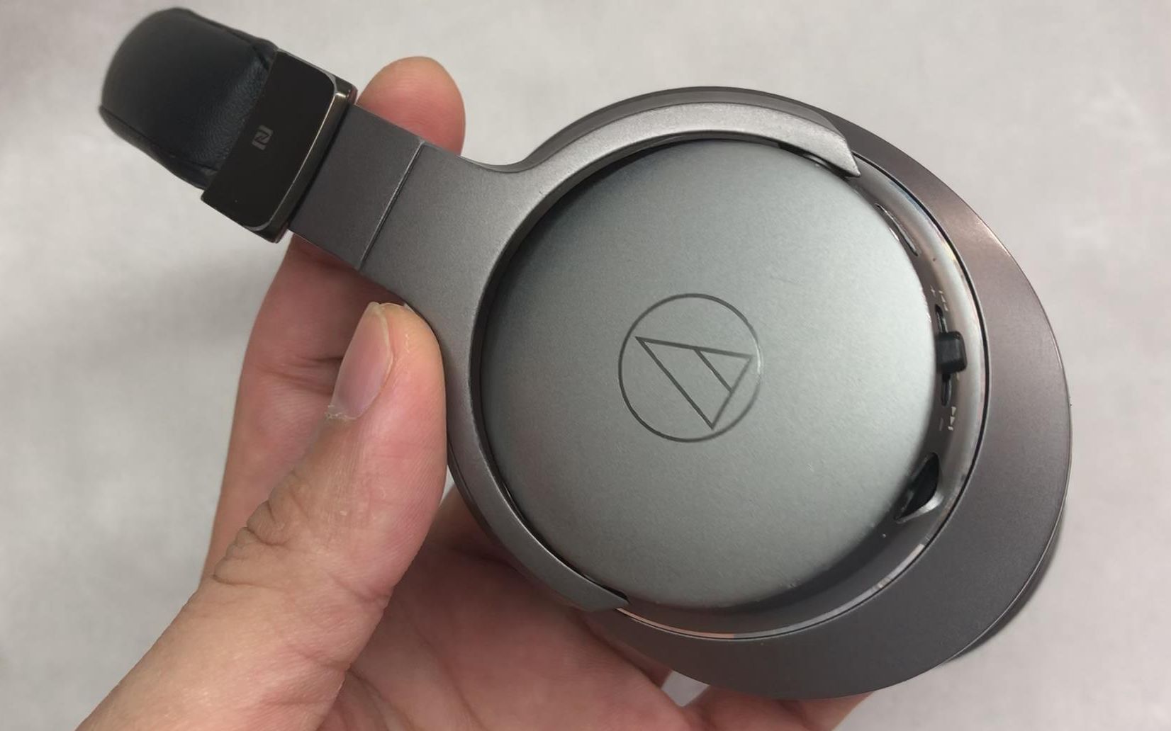 音圈线在保护胶内腐蚀破损,铁三角ar5bt蓝牙耳机喇叭无声拆解案发现场