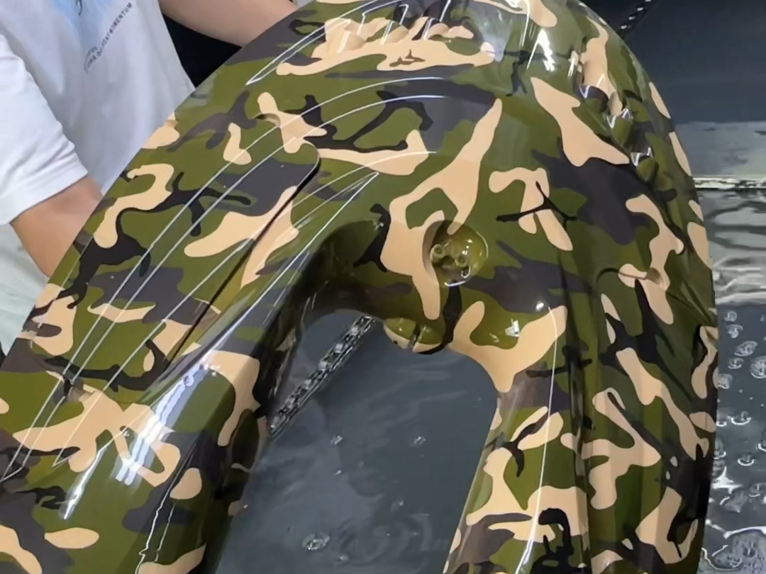 迷彩水转印加工技术,如何在塑胶外壳表面印刷迷彩图案效果!