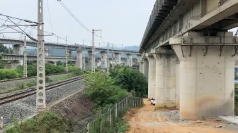 Скачать видео: 【铁路】客车K774/K1310 预告进西峡站六道办客（筑梦西延 砥砺前行）