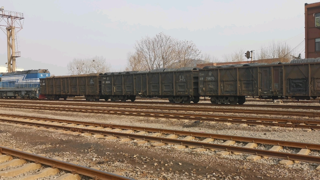 济钢国际物流gk2c型内燃机车作业