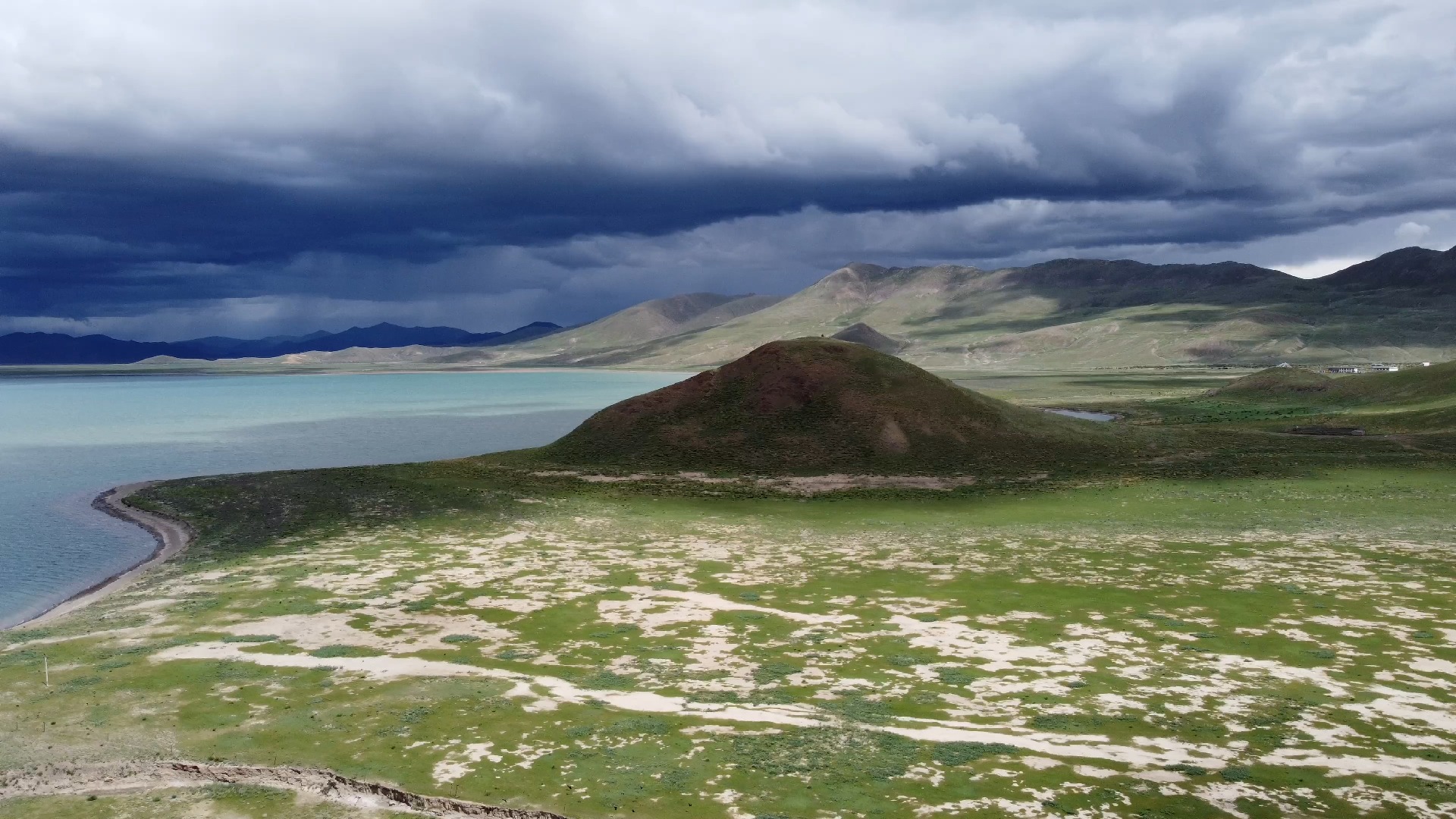 绝美的西藏秘境-羊卓雍错自驾航拍