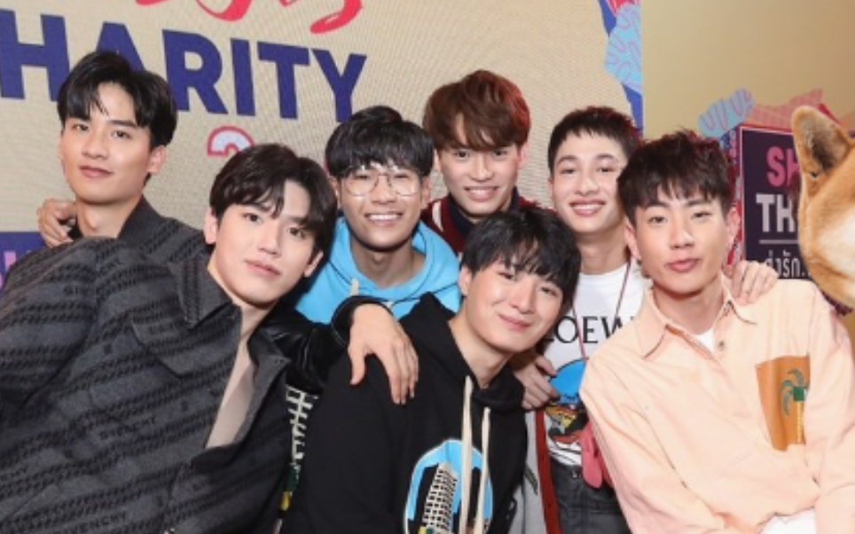 gmm-tv三大cp商场站台活动,大爷和滚宝这是剪了情侣头吗?