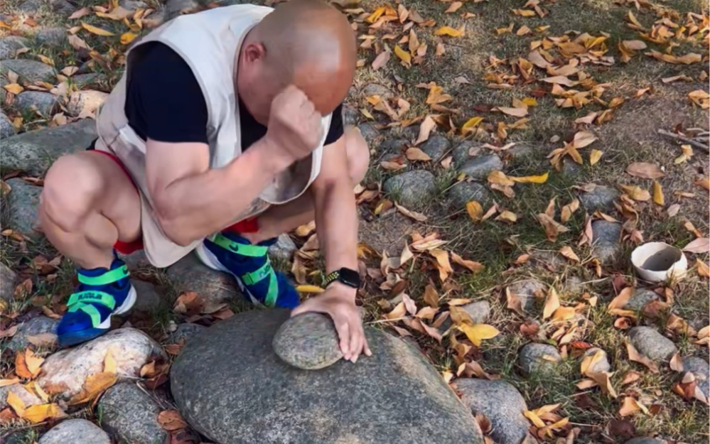 57岁陈少波 几十年没有玩这些把戏了 铁台子没有来 今天我先训练一下