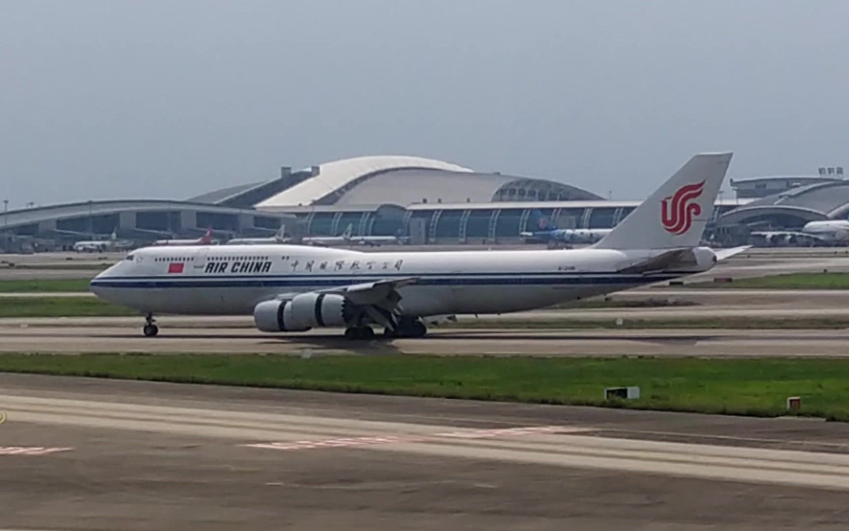 【youtube】中国国际航空|波音747-8|b-2481|广州白云国际机场20l跑道