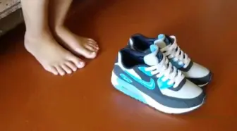 Video herunterladen: NIKE经典运动鞋