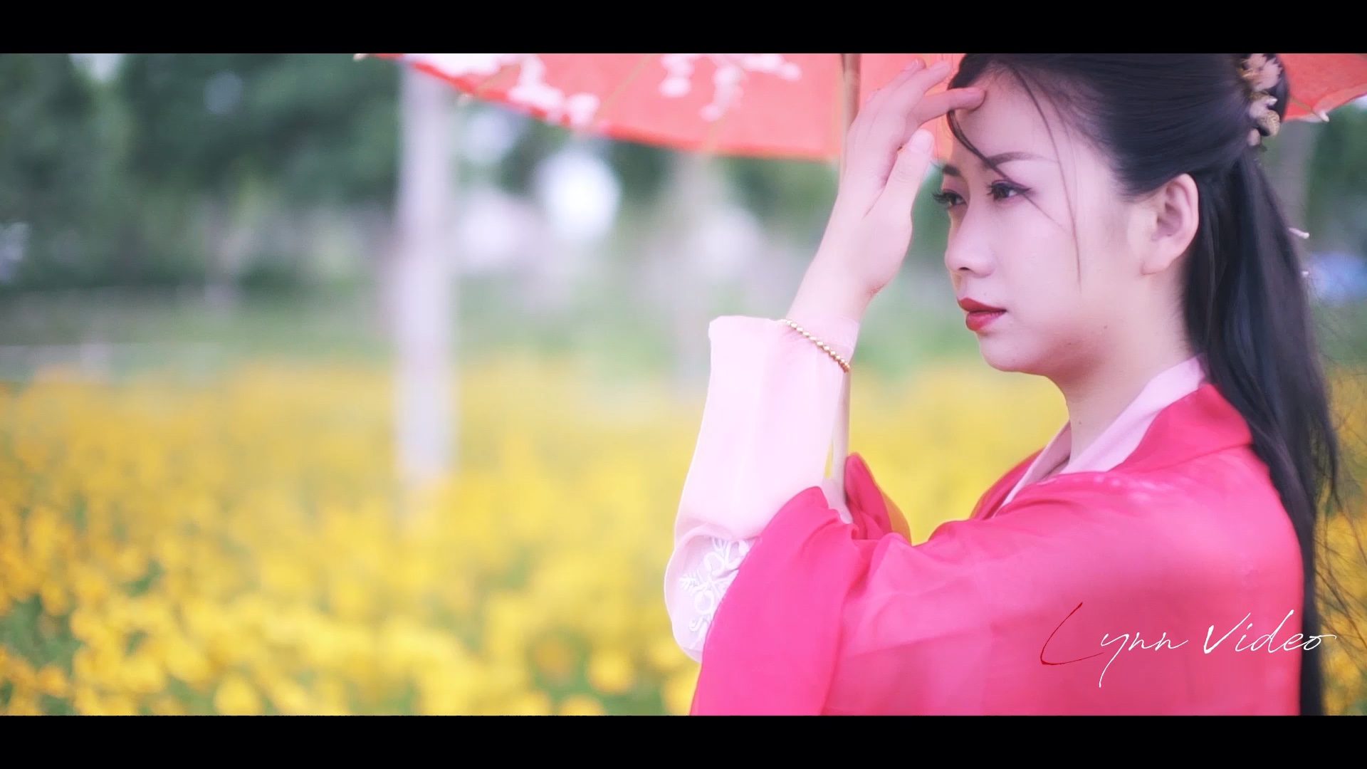 一席红衣,倾世侧颜汉服小姐姐_哔哩哔哩 (゜-゜)つロ 干杯~-bilibili