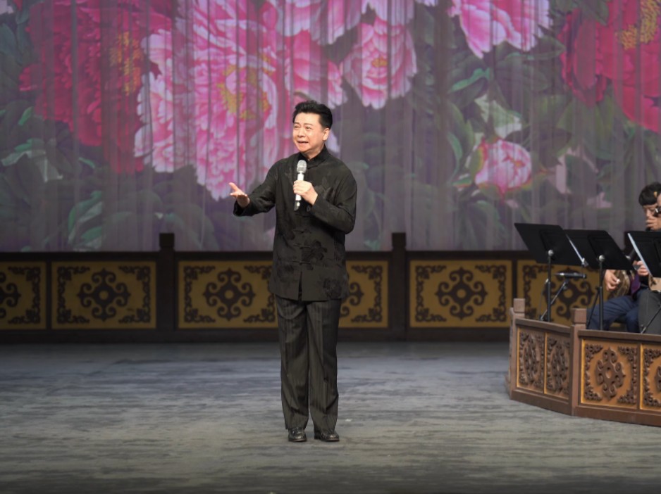 胡文阁 忽听得侍儿们一声来请